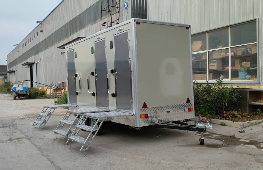 Mobile-Toilet-Trailer-for-Sale